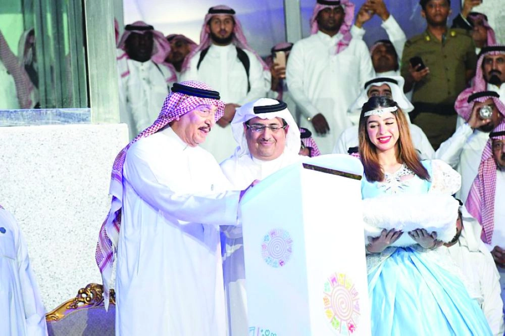 محمد بن ناصر خلال تدشين المهرجان                  (مكة)