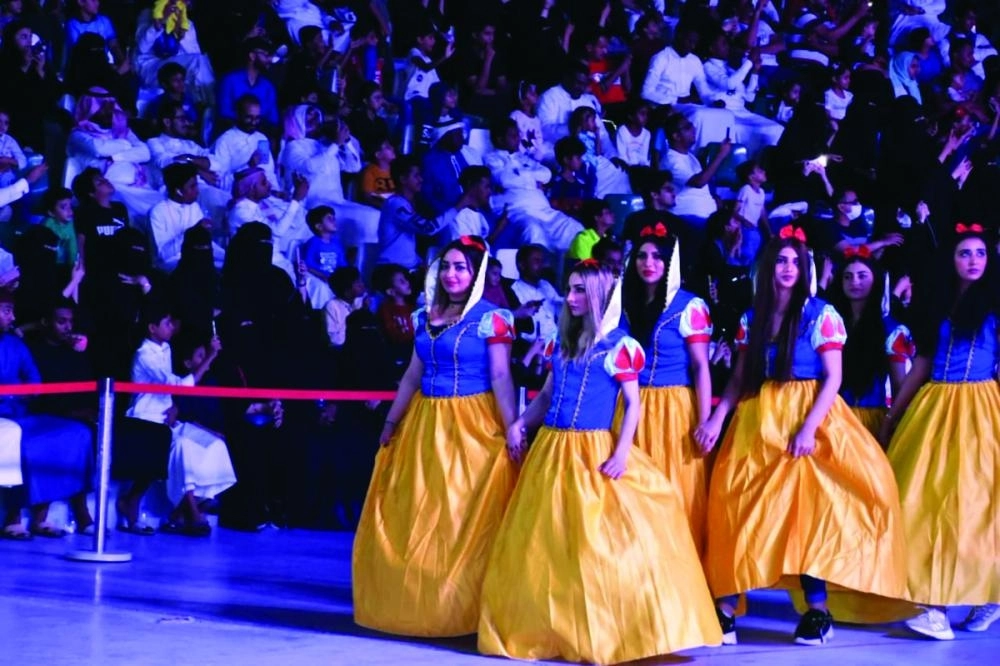           (مكة)    جانب من العروض