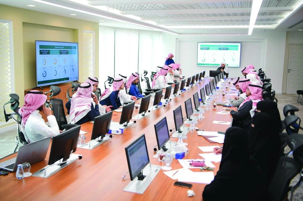 






وليد الصمعاني خلال الاجتماع                                              (مكة)