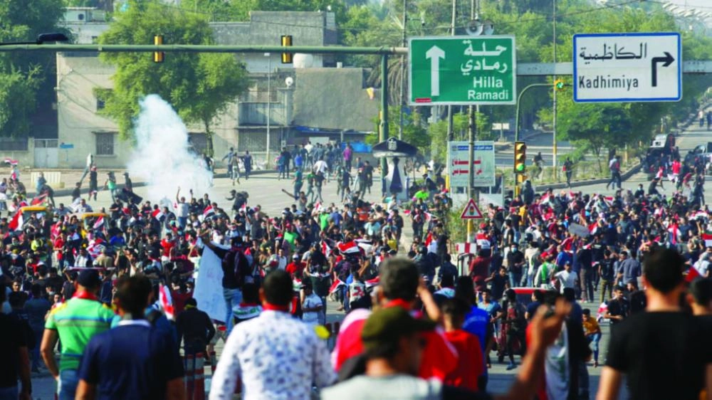 






من المظاهرات الأخيرة في العراق                                                                                        (مكة)