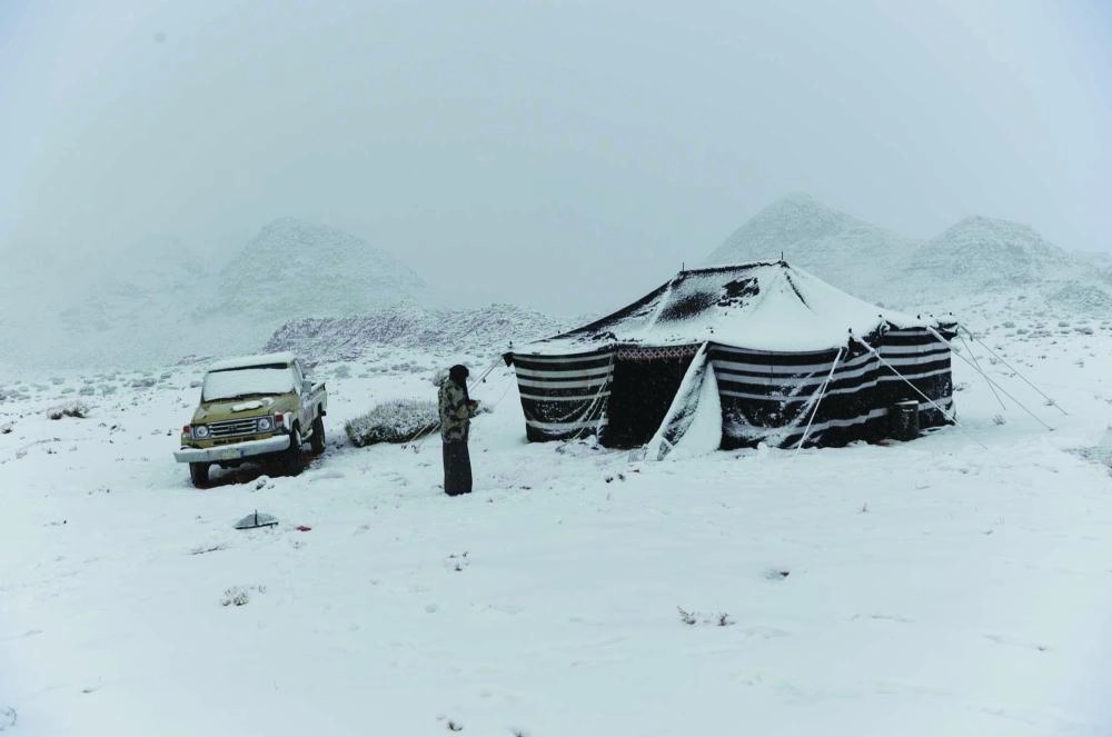 






واحدة من الأسر المخيمة في تبوك                                                                                               (مكة)