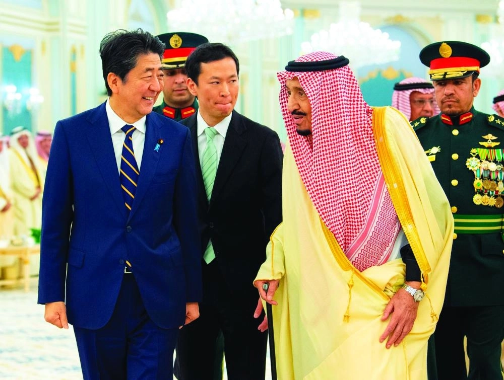 






الملك سلمان لدى استقباله شينزو آبي في الرياض أمس