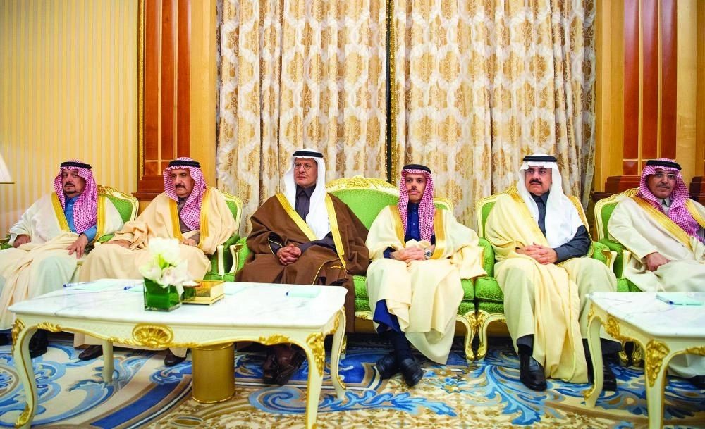 فيصل بن بندر ومنصور بن متعب وعبدالعزيز بن سلمان وفيصل بن فرحان ومساعد العيبان ومحمد الجدعان خلال المباحثات