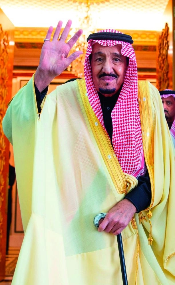 






خادم الحرمين مودعا رئيس وزراء اليابان بعد اللقاء