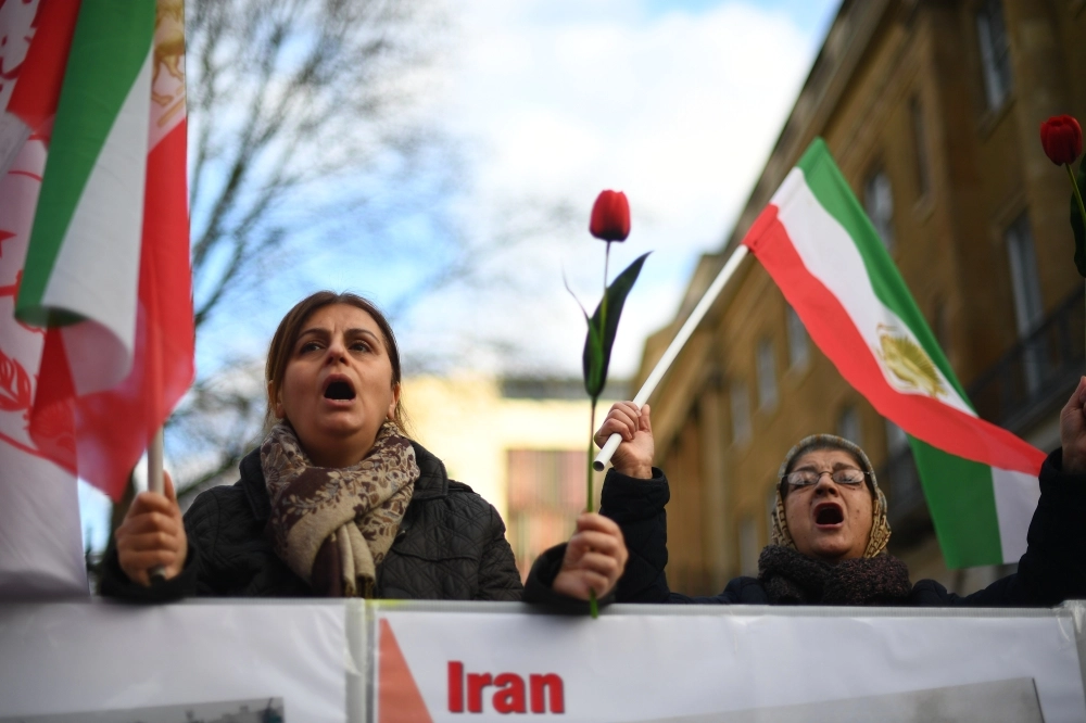 






مظاهرة في دولة أوروبية تأييدا للمعارضة الإيرانية                    (د ب أ)