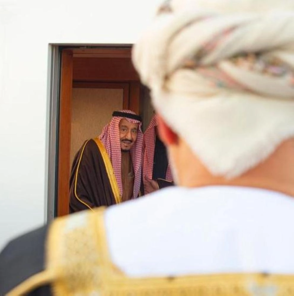 الملك سلمان لدى مغادرته عمان