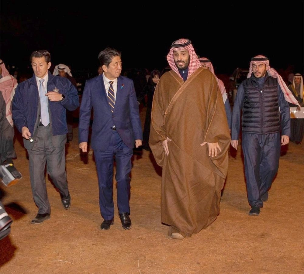 الأمير محمد بن سلمان خلال لقائه شينزو آبي في العلا                                                                                                                                                   (واس)