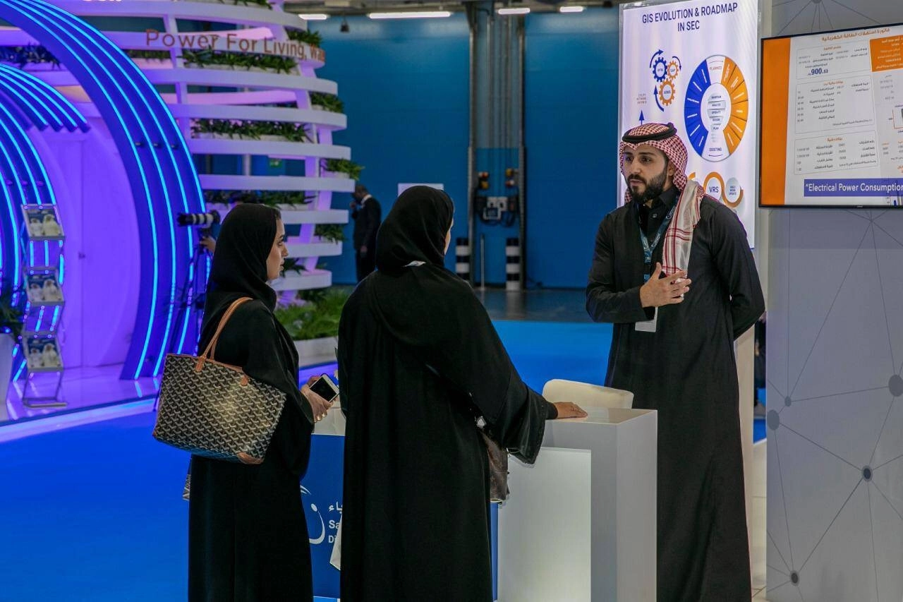 "السعودية للكهرباء" تسلط الضوء على مشروع العدادات الذكية وفوائده في أسبوع أبوظبي للاستدامة (مكة)