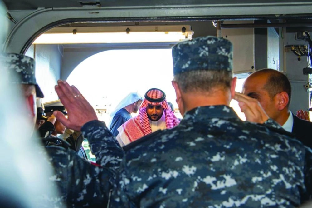 






.. ولدى تجوله في القاعدة العسكرية