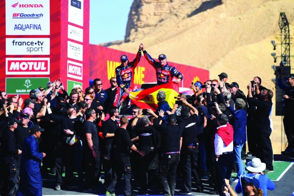 كارلوس ساينث متوجا ببطولة فئة السيارات