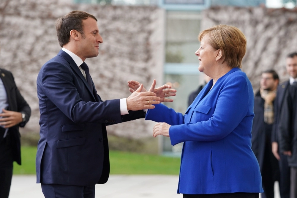 






ميركل تستقبل ماكرون في المؤتمر الدولي حول ليبيا          (د ب أ)