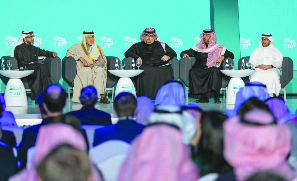 



الفيصل خلال المؤتمر الاستهلالي لقمة مجموعة الفكر                                                                                            (مكة)