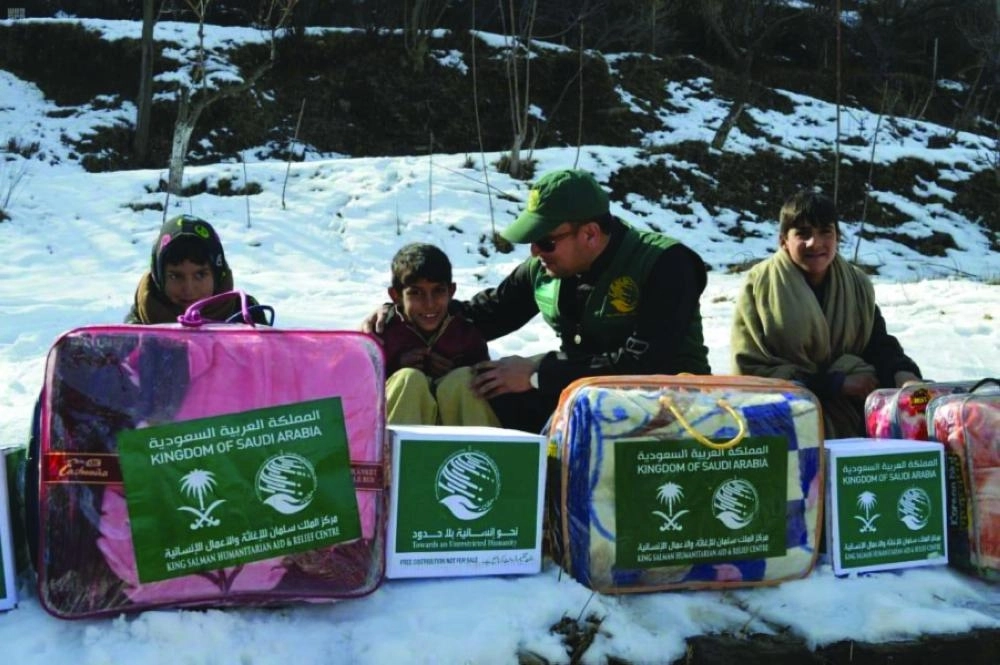 فريق سعودي يوزع السلال في باكستان (واس)