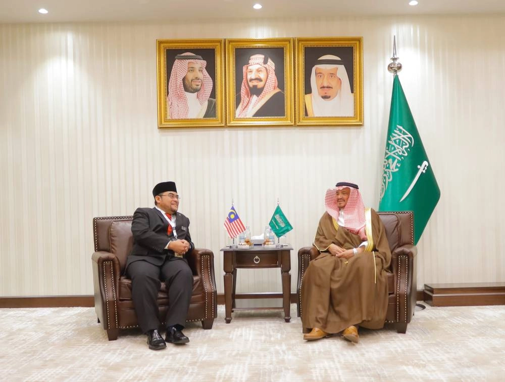 جانب من استقبال وزير الحج (مكة)