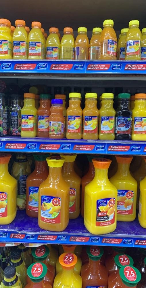 عصائر معروضة بأحد الأسواق (مكة)