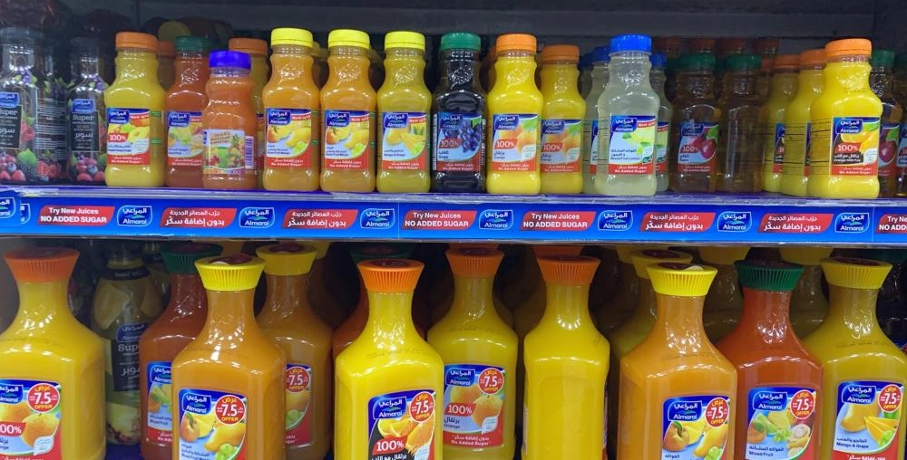 عصائر معروضة بأحد الأسواق (مكة)