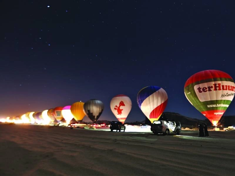 من عروض المناطيد المتوهجة (مكة)