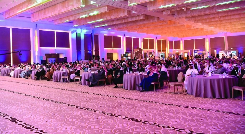 من الجلسات                 (الرياض الاقتصادي)