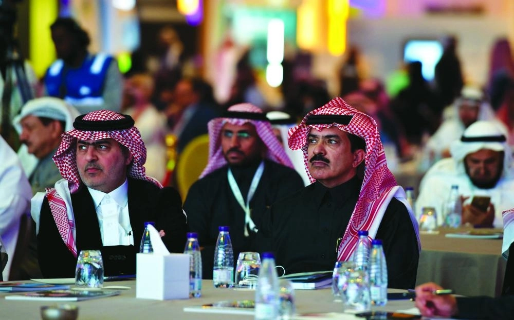 من الجلسات   (الرياض الاقتصادي)