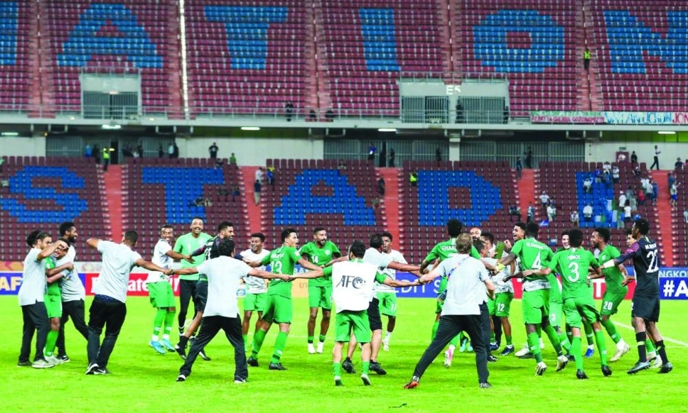 فرحة اللاعبين الكبيرة بالتأهل                                                                            (إعلامي المنتخب)