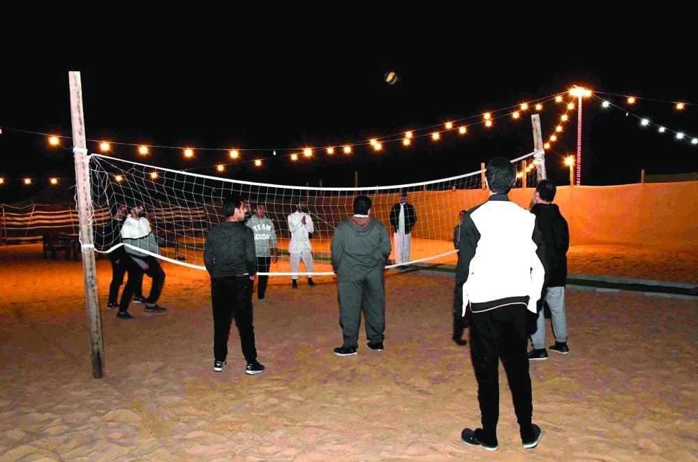 ملعب للكرة الطائرة في البر  (واس)