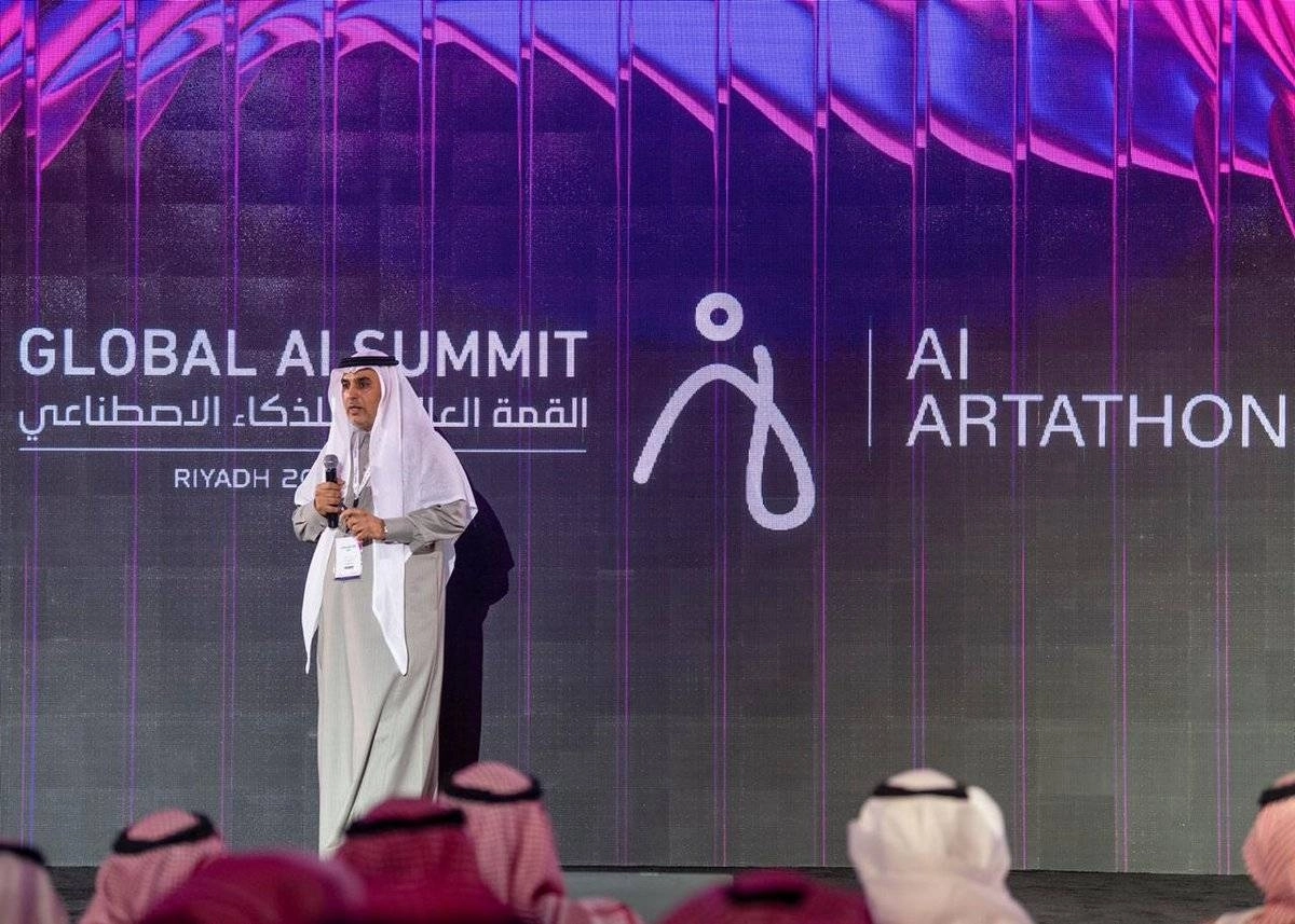 جانب من حضور وزير الثقافة حفل مسابقة آرتاثون الذكاء الاصطناعي (مكة)