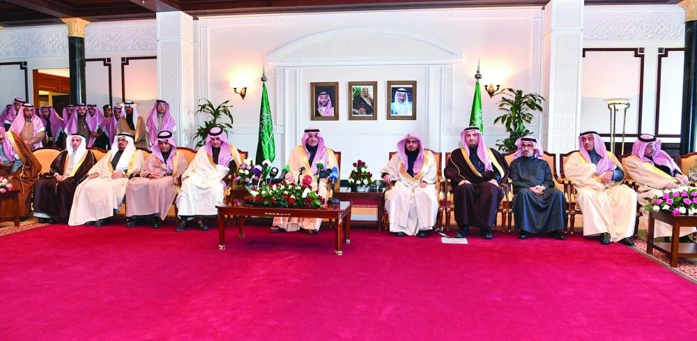 



أمير تبوك يتوسط حضور الحفل                                                                                                           (واس)