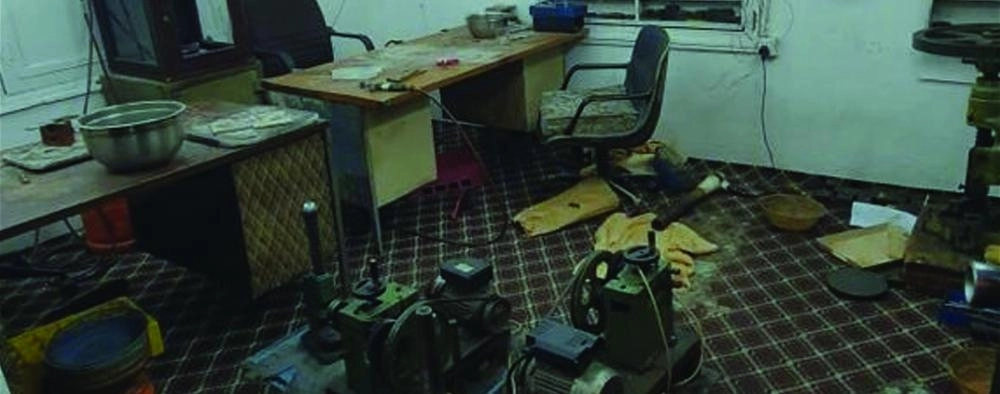 



المعمل الذي تديره العمالة المخالفة