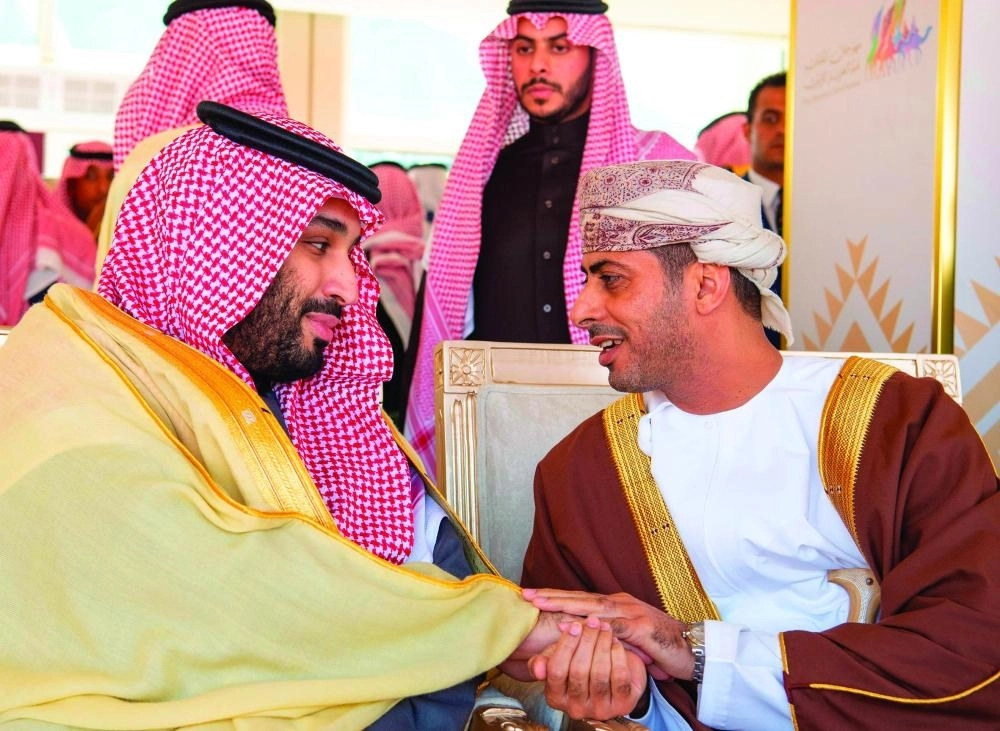 من مراسم رعاية الملك سلمان لمهرجان الإبل بحضور الأمير محمد بن سلمان في الصياهد أمس                                                                        (واس)