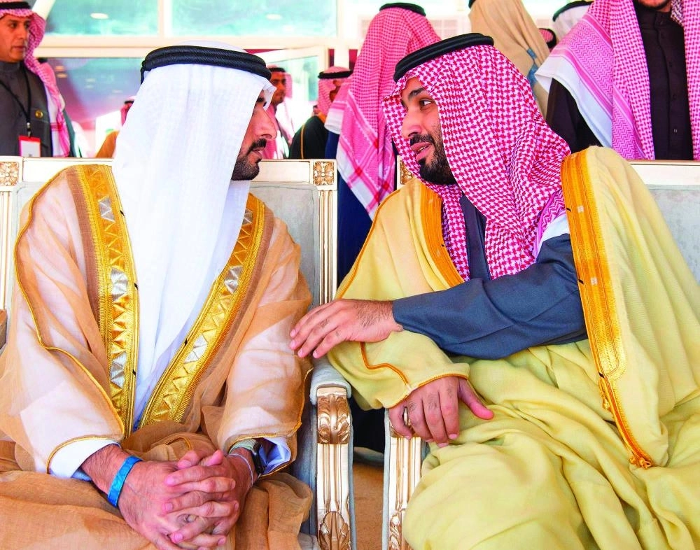 من مراسم رعاية الملك سلمان لمهرجان الإبل بحضور الأمير محمد بن سلمان في الصياهد أمس                                                                        (واس)