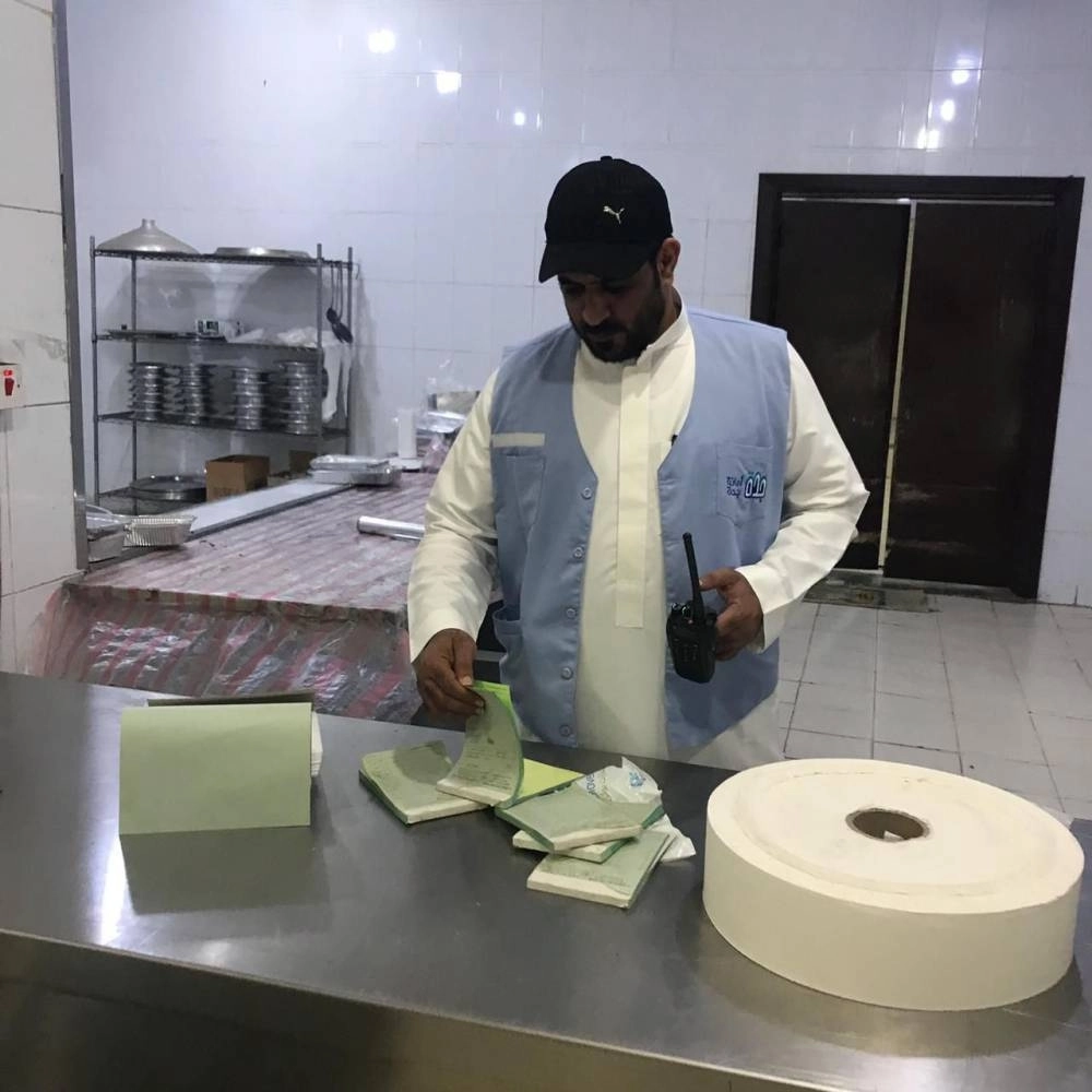  فرق البلدية اثناء رصد المخالفات (أمانة جدة)

