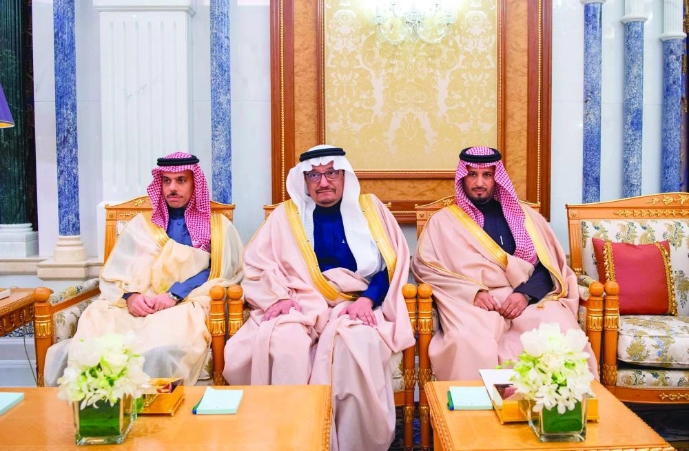 فيصل بن فرحان وحمد آل الشيخ وتميم السالم خلال اللقاء  (واس)