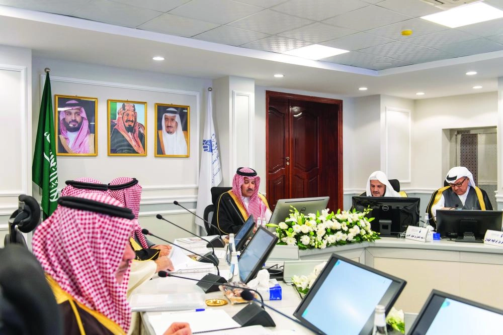 






فيصل بن سلمان خلال ترؤسه أعمال الجلسة الأولى                 (مكة) 