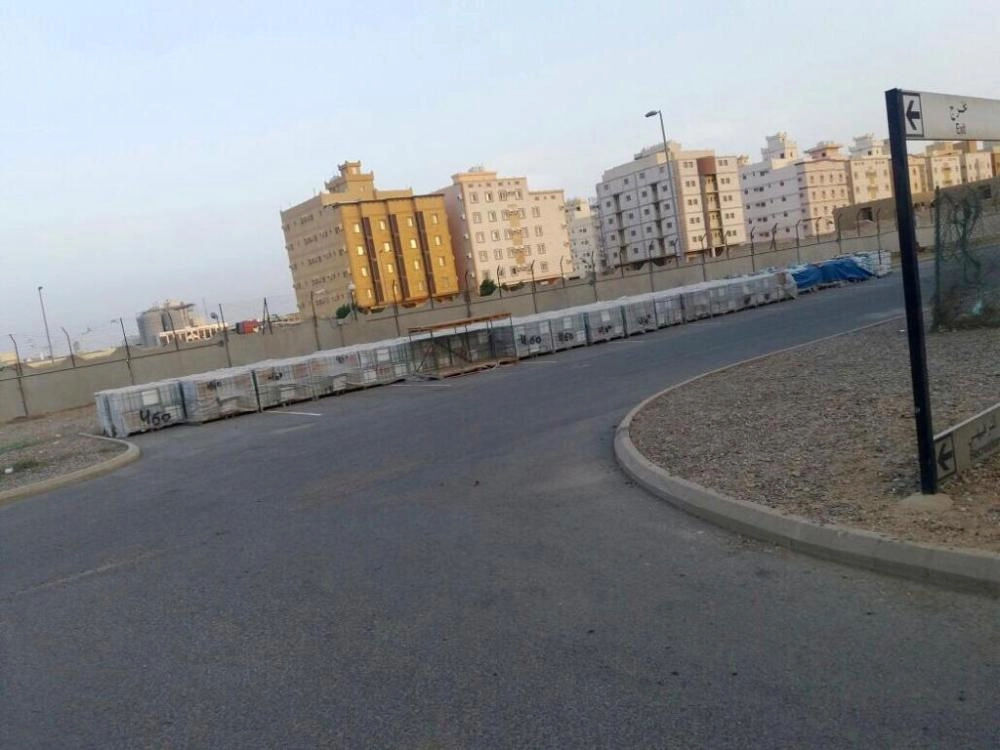 



السيراميك مكشوف داخل المستشفى                                      (مكة)