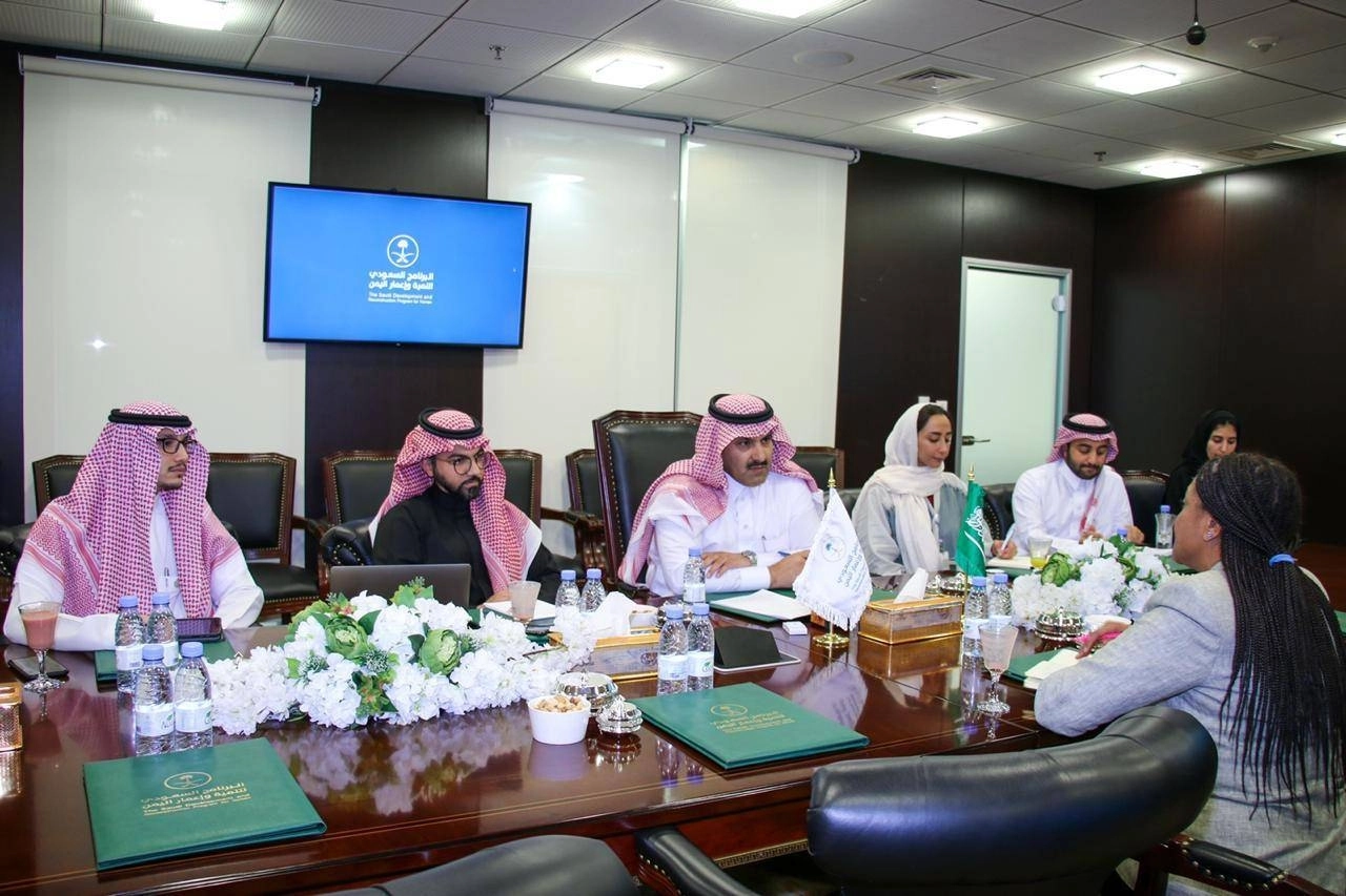 آل جابر يلتقي نائبة الممثل المقيم لبرنامج الأمم المتحدة الإنمائي في اليمن