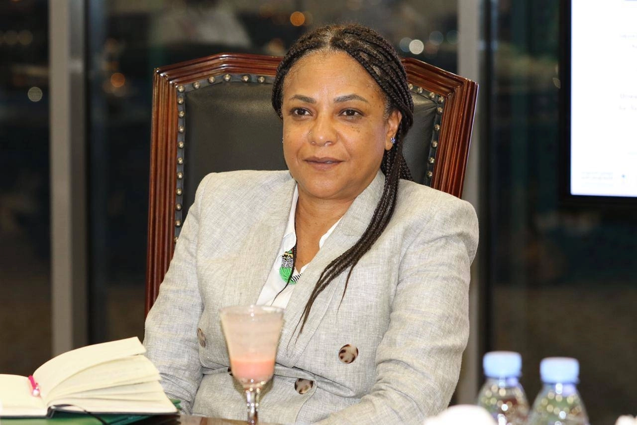 آل جابر يلتقي نائبة الممثل المقيم لبرنامج الأمم المتحدة الإنمائي في اليمن