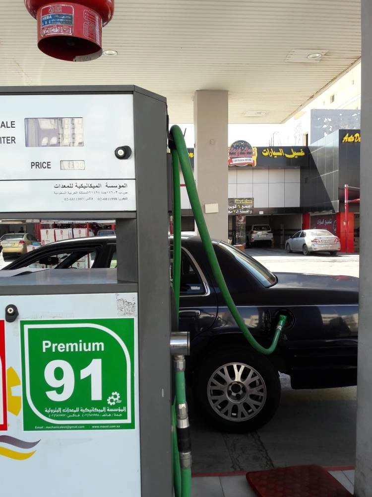 محطة وقود في جدة                                               (مكة)