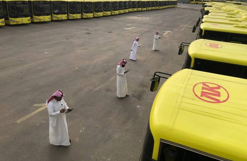 من تجهيزات حافلات النقل المدرسي                                                                 (مكة)