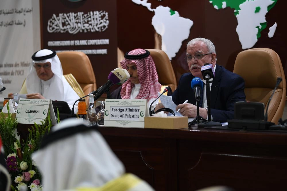 وزير الخارجية السعودي والأمين العام للمنظمة في الاجتماع (مكة)