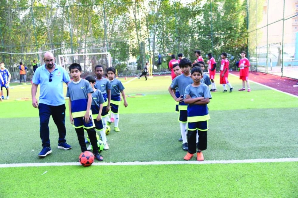 طلاب خلال مسابقة أندية الحي (مكة)