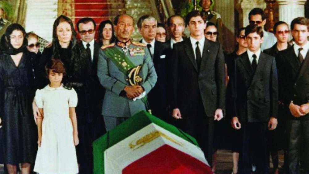 






رضا بهلوي مع الرئيس المصري السابق السادات                                                                                       (مكة)