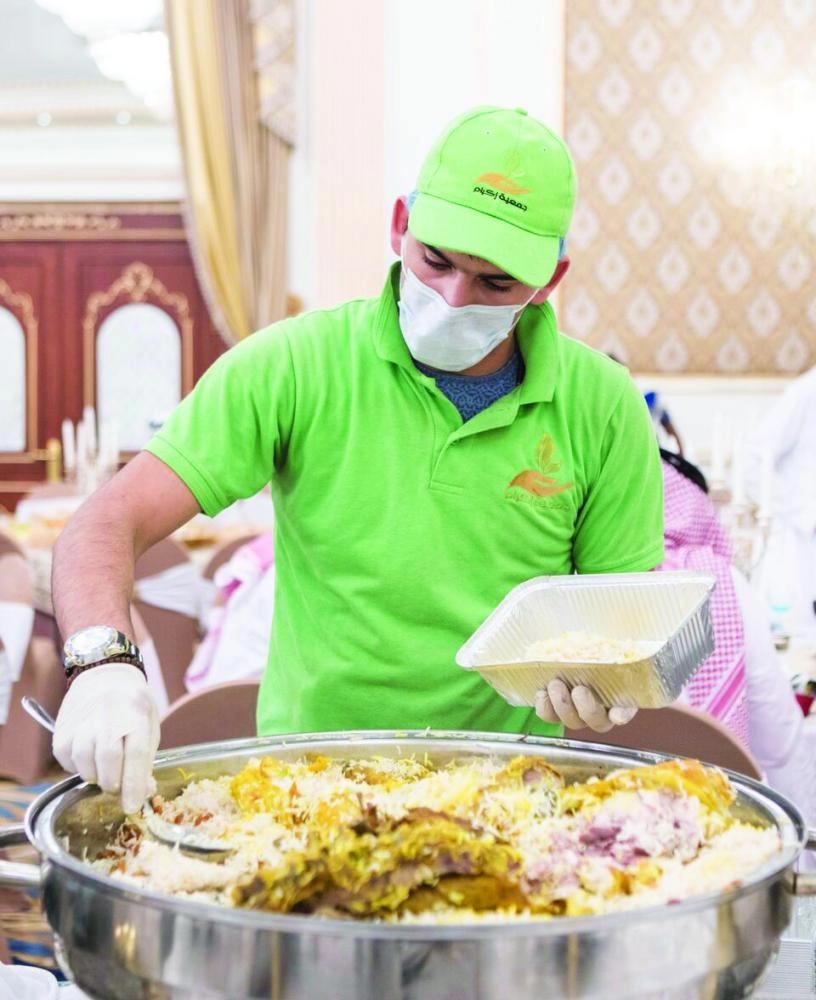 من عملية جمع فائض الطعام  (مكة)