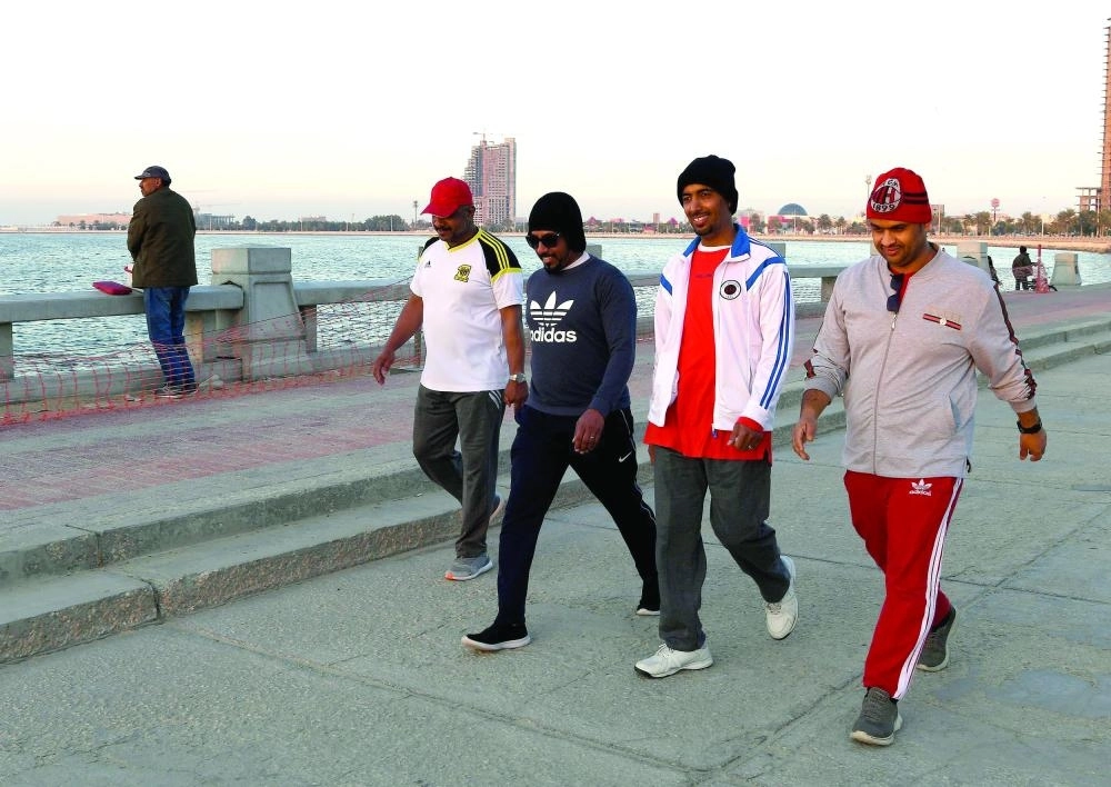 



من ممارسة رياضة المشي بإحدى الواجهات البحرية بالشرقية                    (واس) 