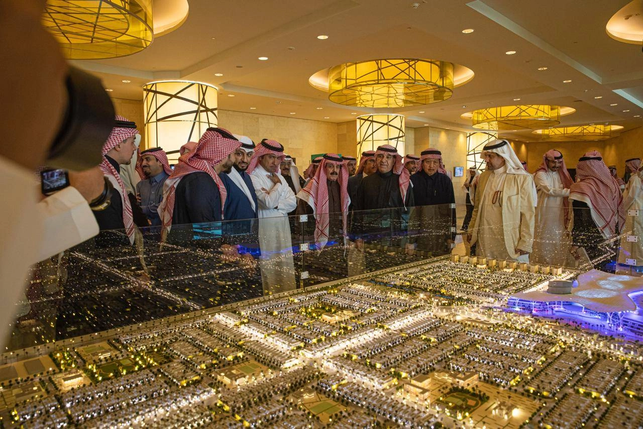 وزيرا الإعلام والإسكان يطلقان برنامج الشراكة الاستراتيجية بين "الإعلام" و "سكني"