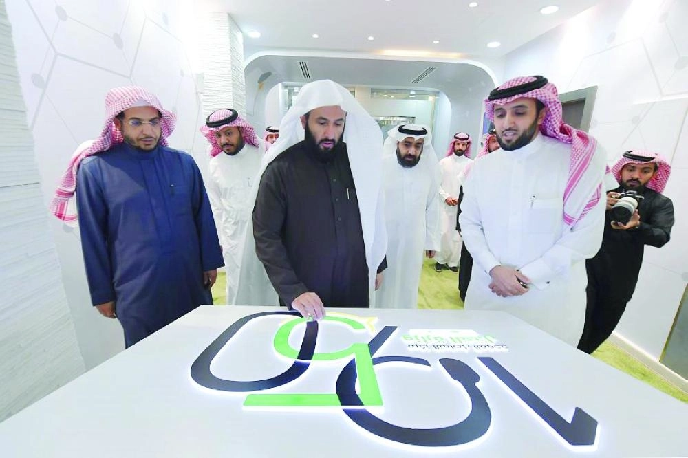 






وليد الصمعاني خلال تدشين مركز التواصل