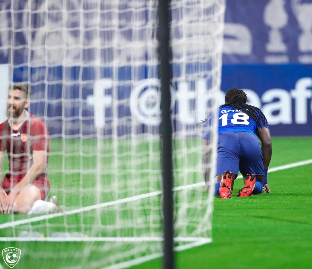 جوميز محتفلا بهدفه في شهر خودرو أمس (مكة)