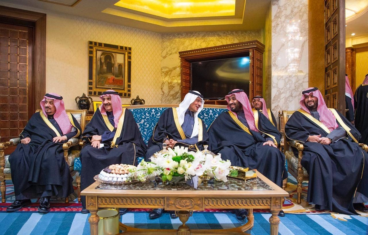  خادم الحرمين الشريفين يعقد جلسة مباحثات رسمية مع رئيس مجلس الوزراء بدولة الكويت (واس)