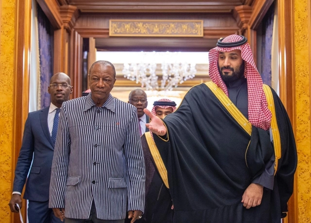 






من مراسم استقبال الأمير محمد بن سلمان للرئيس ألفا كوندي في الرياض أمس                                                                                                             (واس)