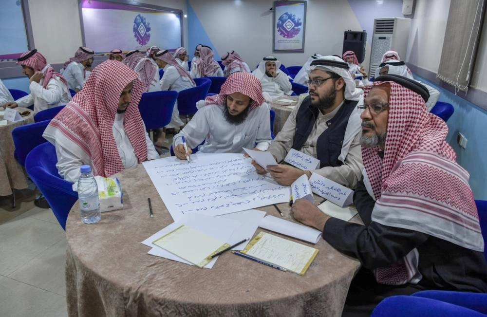 موظفو رئاسة شؤون الحرمين خلال دورة التعامل الإنساني                    (مكة)