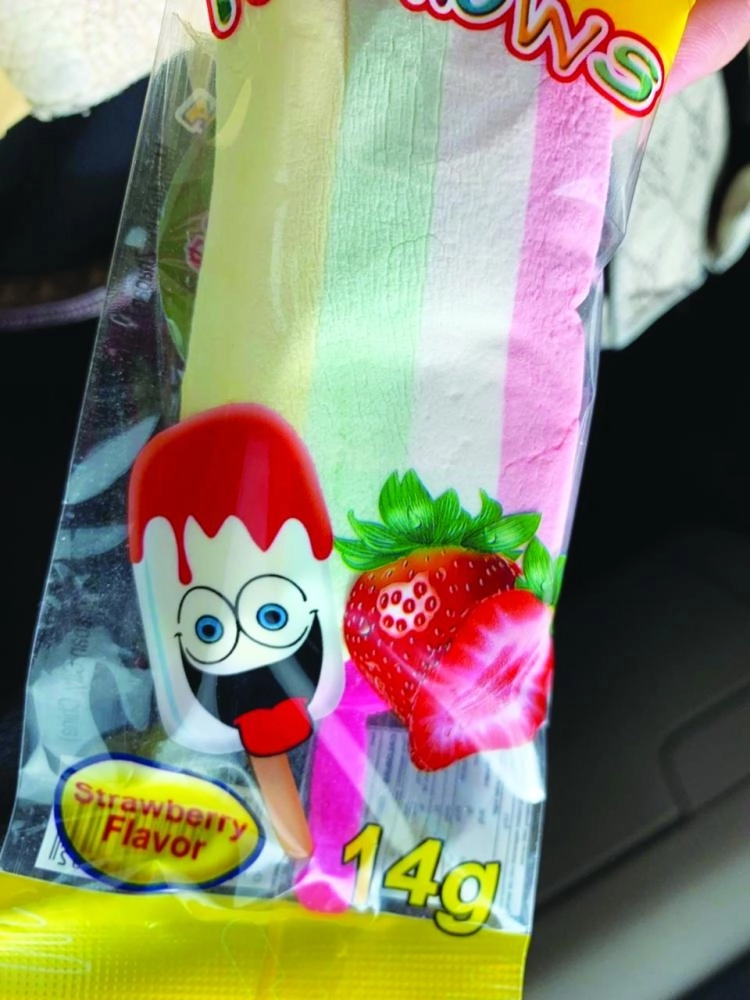 






أحد أنواع الحلوى الضارة